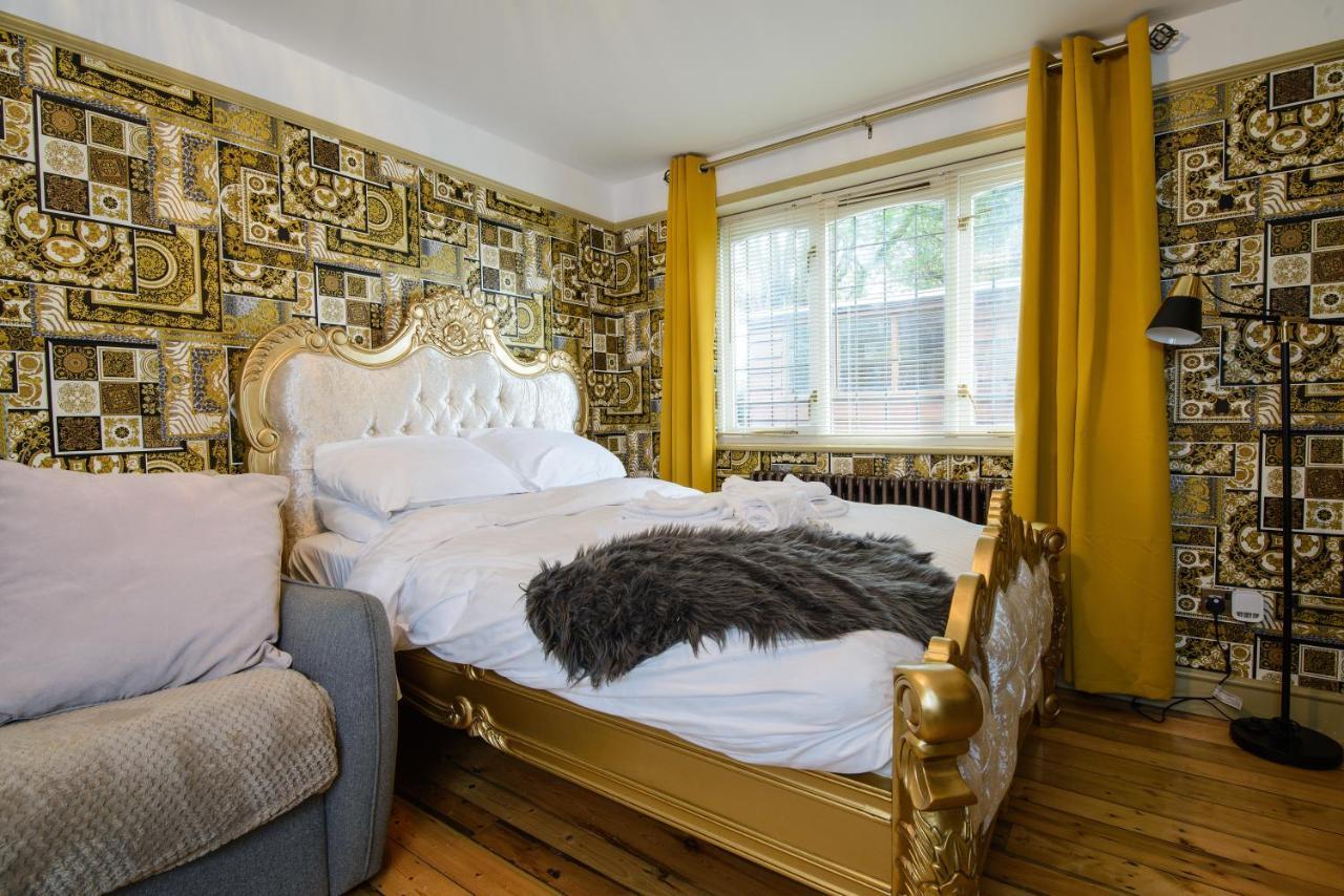 Deluxe 2 Bed Versace Bungalow Hot Tub, Sky Tv, Cinema Screen Saffron Walden Exterior foto